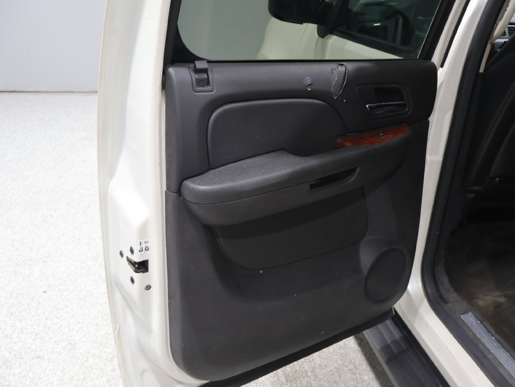 Used 2013 Chevrolet Suburban LTZ AWD/4WD image 21