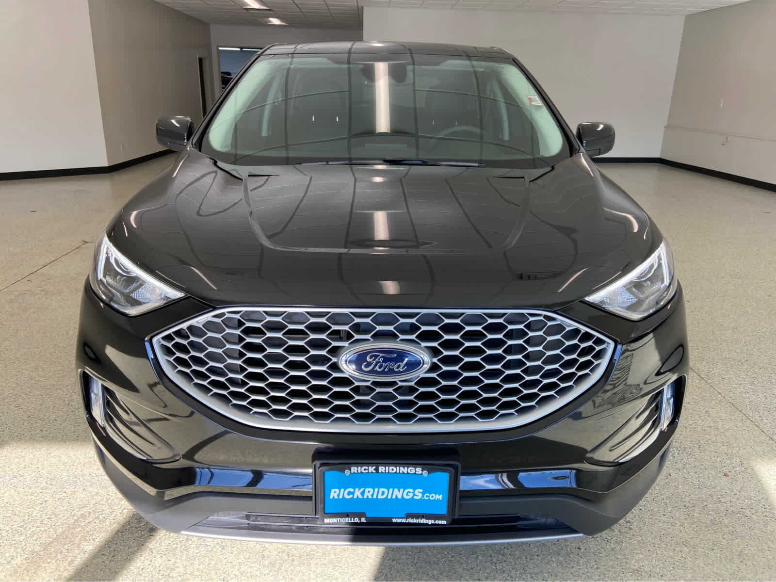 Used 2024 Ford Edge SEL w/ Convenience Package AWD/4WD image 4