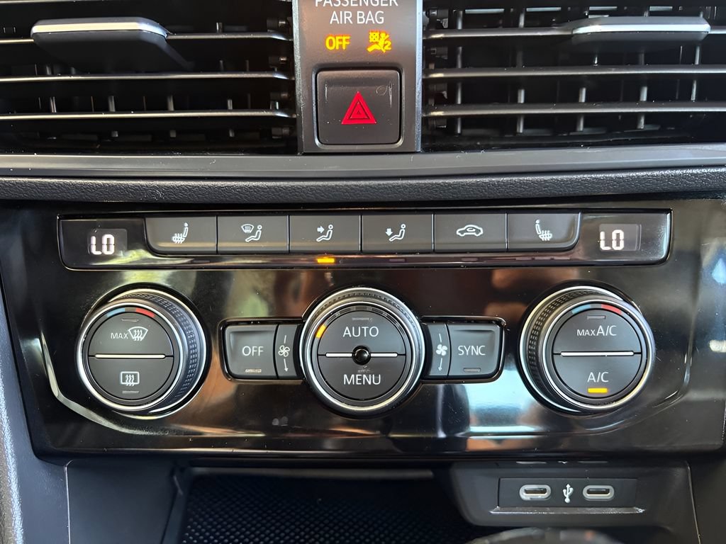 Used 2024 Volkswagen Jetta SE FWD image 36