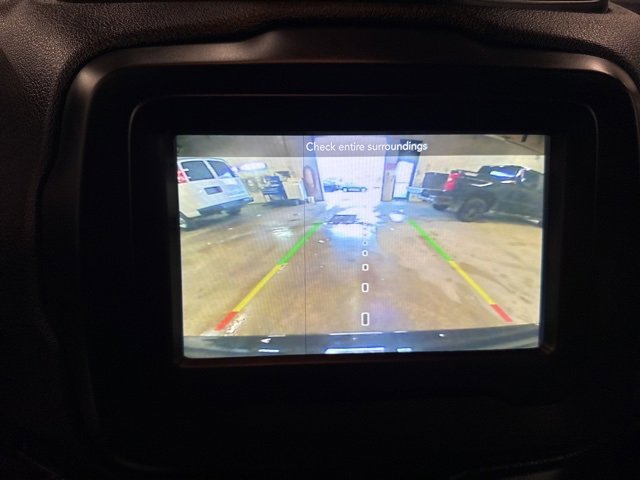 Used 2018 Jeep Renegade Latitude w/ Popular Equipment Group image 15