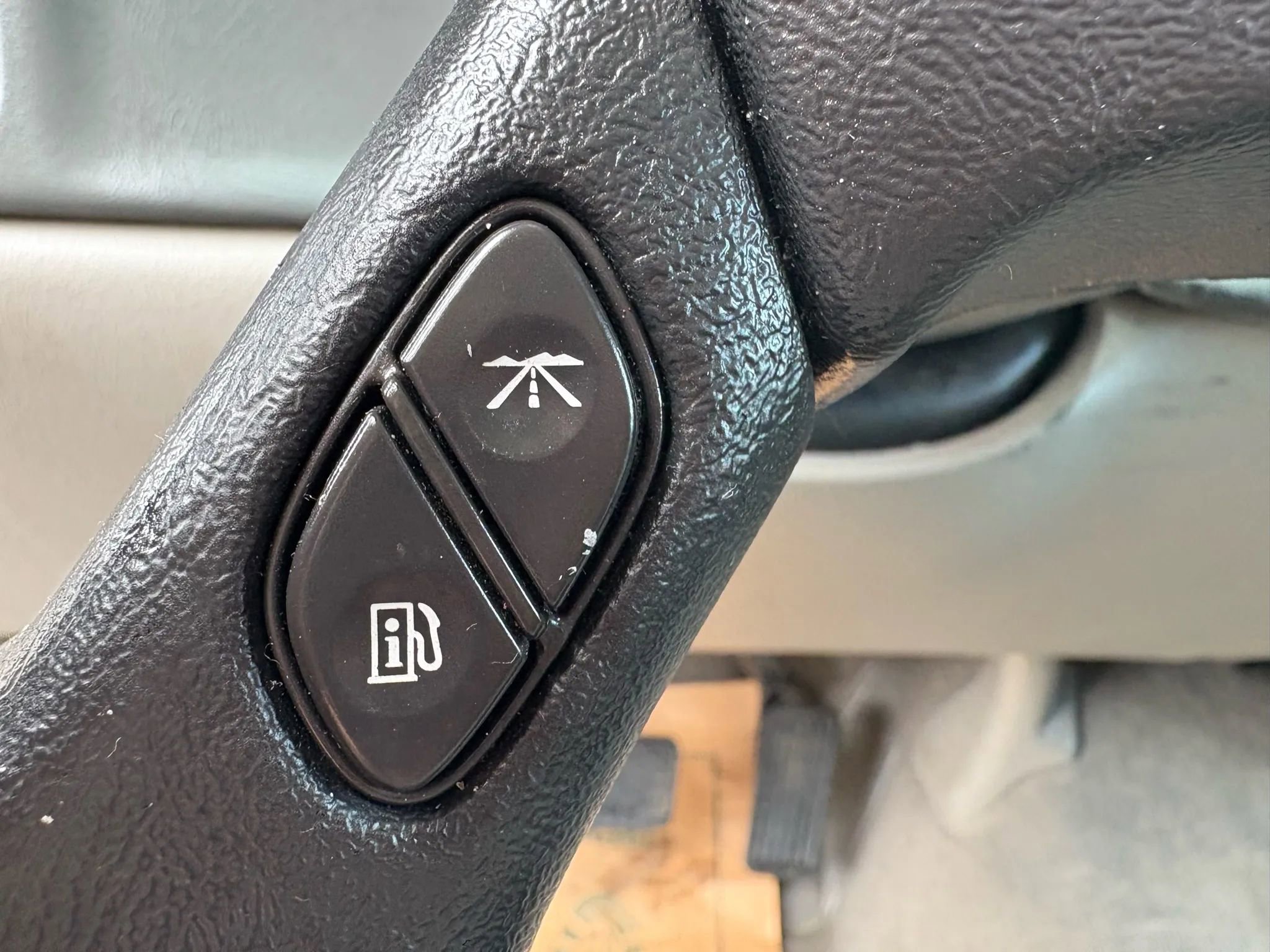 Used 2005 Chevrolet Avalanche Z71 w/ Preferred Equipment Group image 24