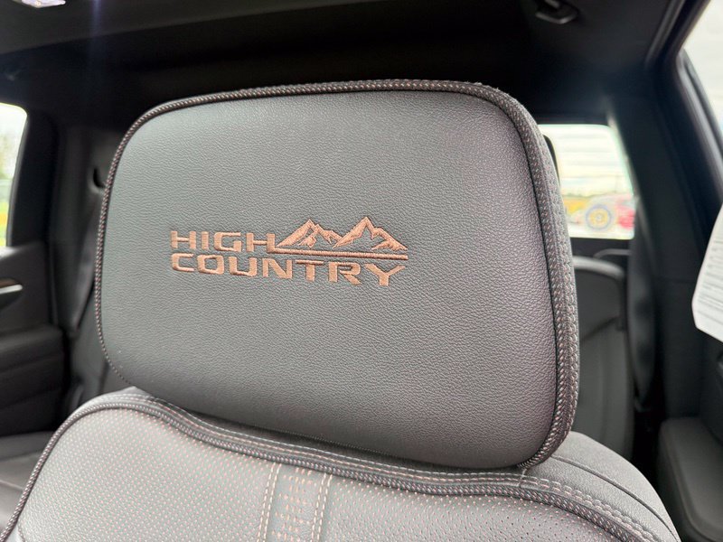 Used 2022 Chevrolet Silverado 1500 High Country w/ High Country Premium Package AWD/4WD image 8