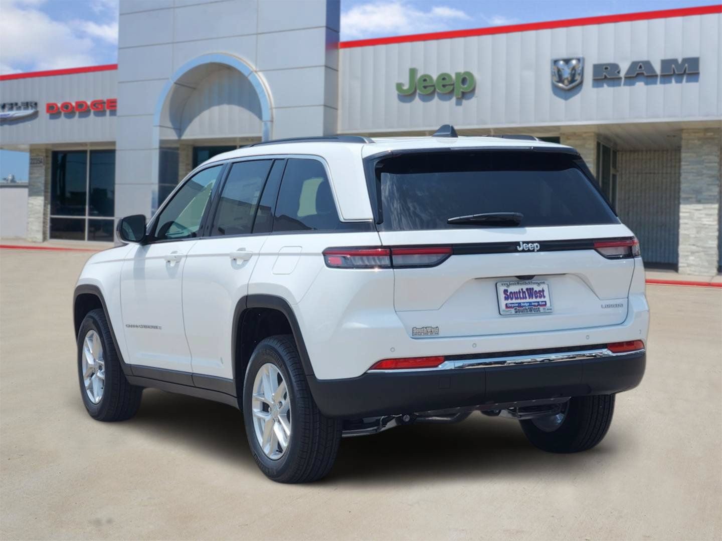 New 2026 Jeep Grand Cherokee Laredo RWD image 4