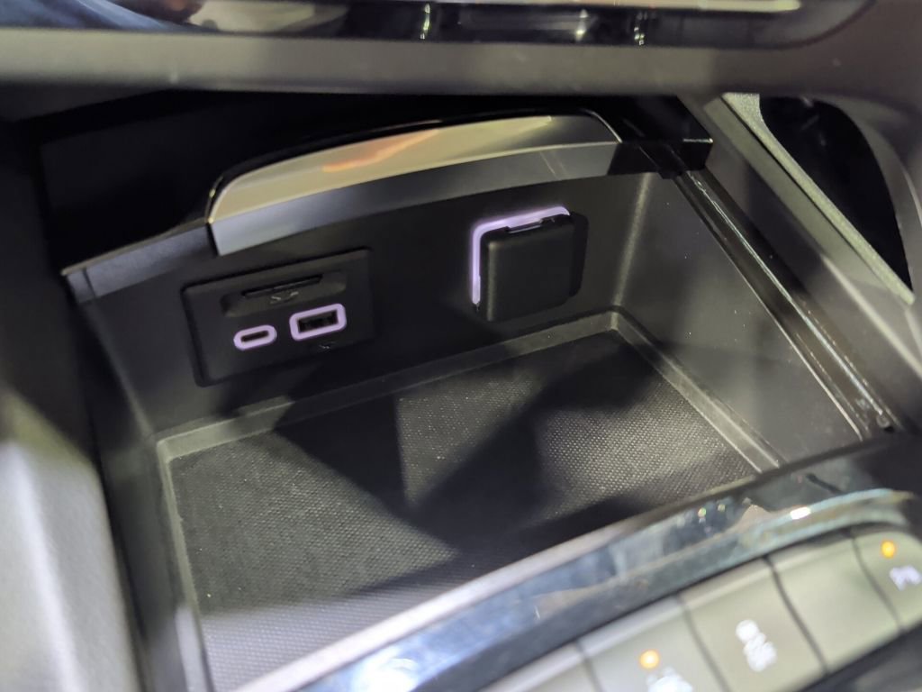 Used 2021 Buick Envision Essence w/ Technology Package I AWD/4WD image 26