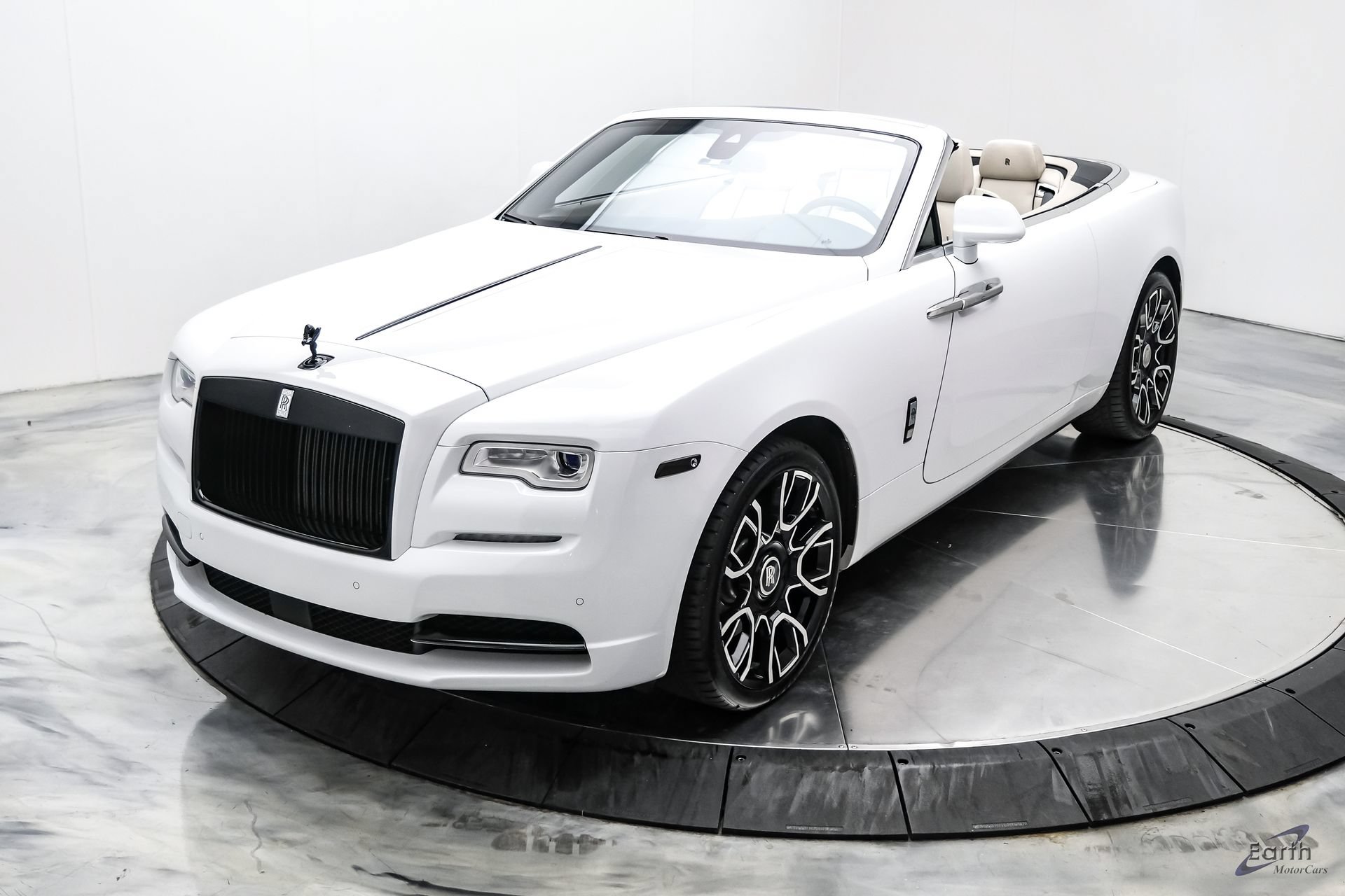 Used 2017 Rolls-Royce Dawn RWD image 8