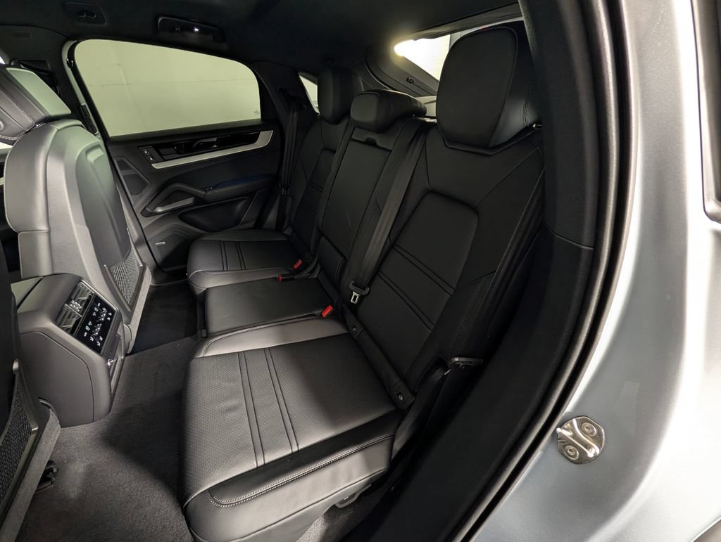 New 2026 Porsche Cayenne Coupe AWD/4WD image 24