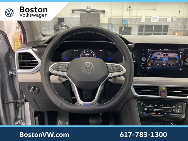 Used 2025 Volkswagen Taos SE w/ Panoramic Sunroof Package image 10