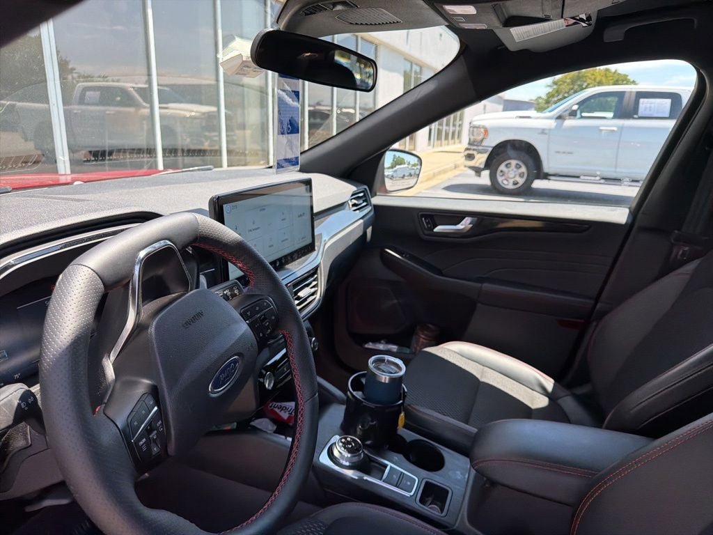 Used 2025 Ford Escape ST-Line w/ Tech Pack #1 FWD image 7