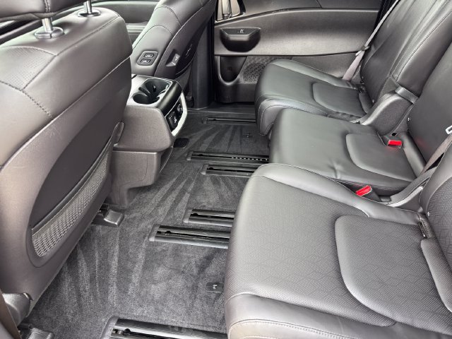 Used 2025 Kia Carnival SX w/ SX Dark Edition Package FWD image 17