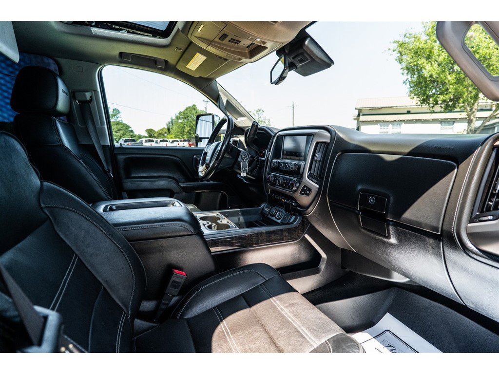 Used 2015 GMC Sierra 2500 Denali w/ Duramax Plus Package AWD/4WD image 32