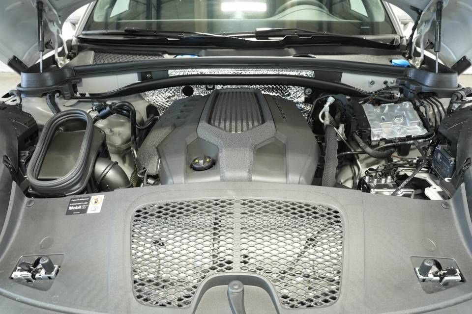 Certified 2026 Porsche Macan AWD/4WD image 30