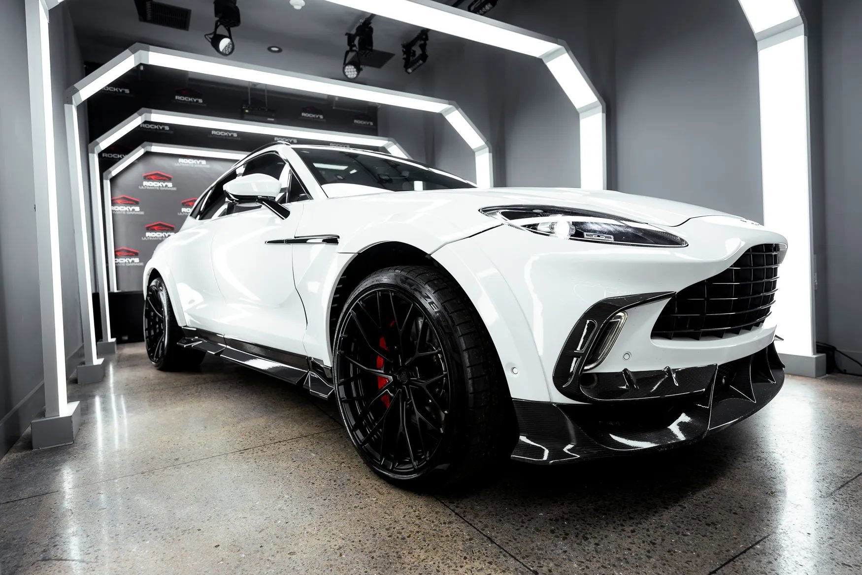 Used 2021 Aston Martin DBX AWD/4WD image 7