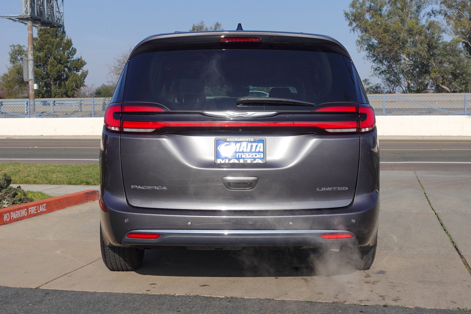 Used 2023 Chrysler Pacifica Limited image 7
