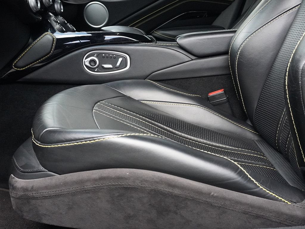 Used 2020 Aston Martin V8 Vantage Coupe RWD image 26