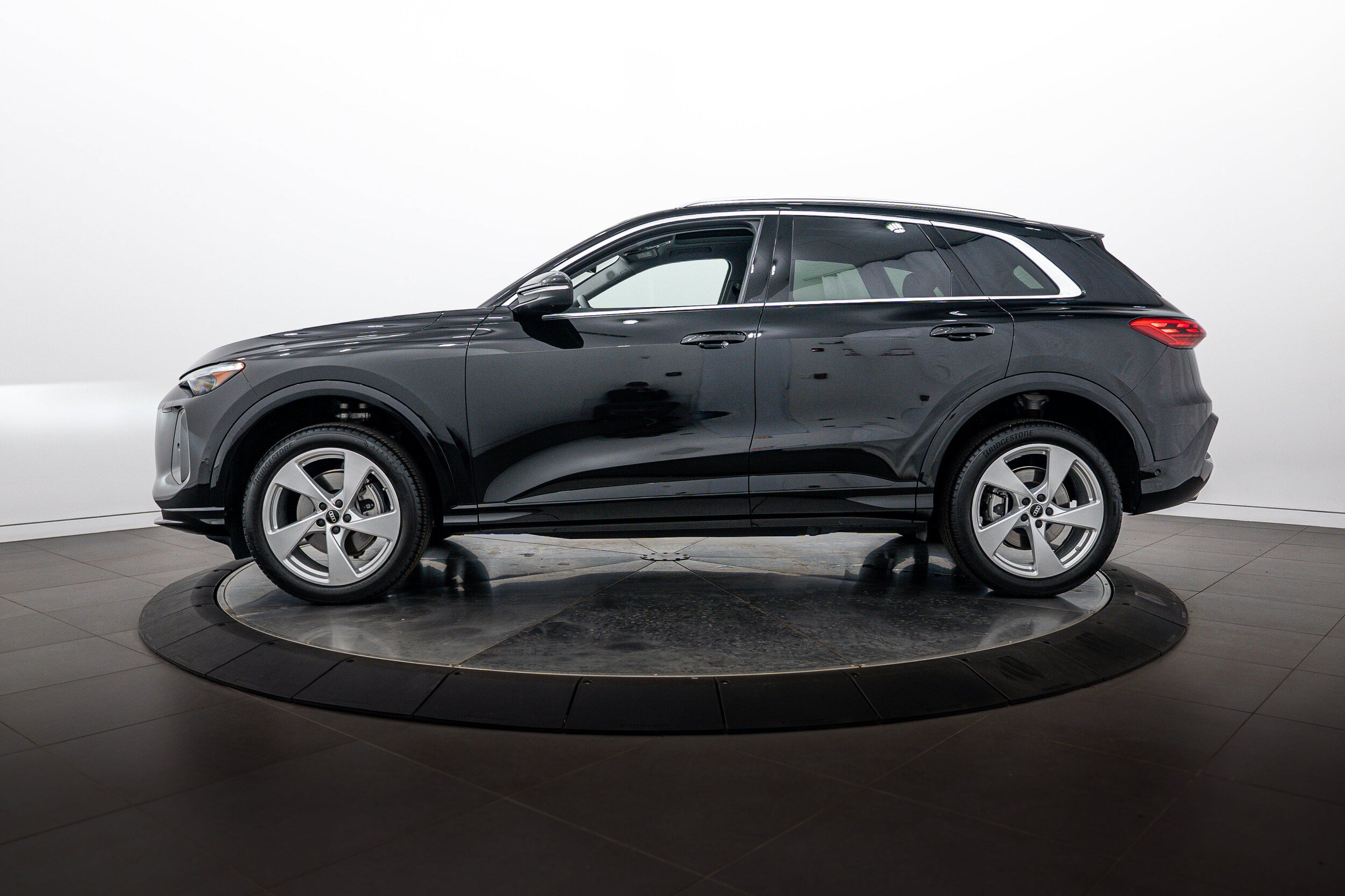 Used 2025 Audi Q5 Premium Plus w/ Premium Plus AWD/4WD image 6