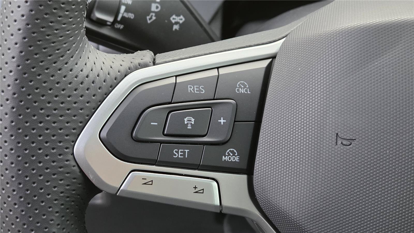 New 2026 Volkswagen Tiguan SE R-Line AWD/4WD image 51