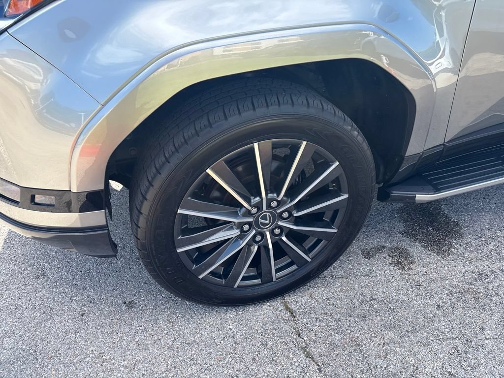 Certified 2024 Lexus GX 550 w/ Accessory Package (Z1) AWD/4WD image 8