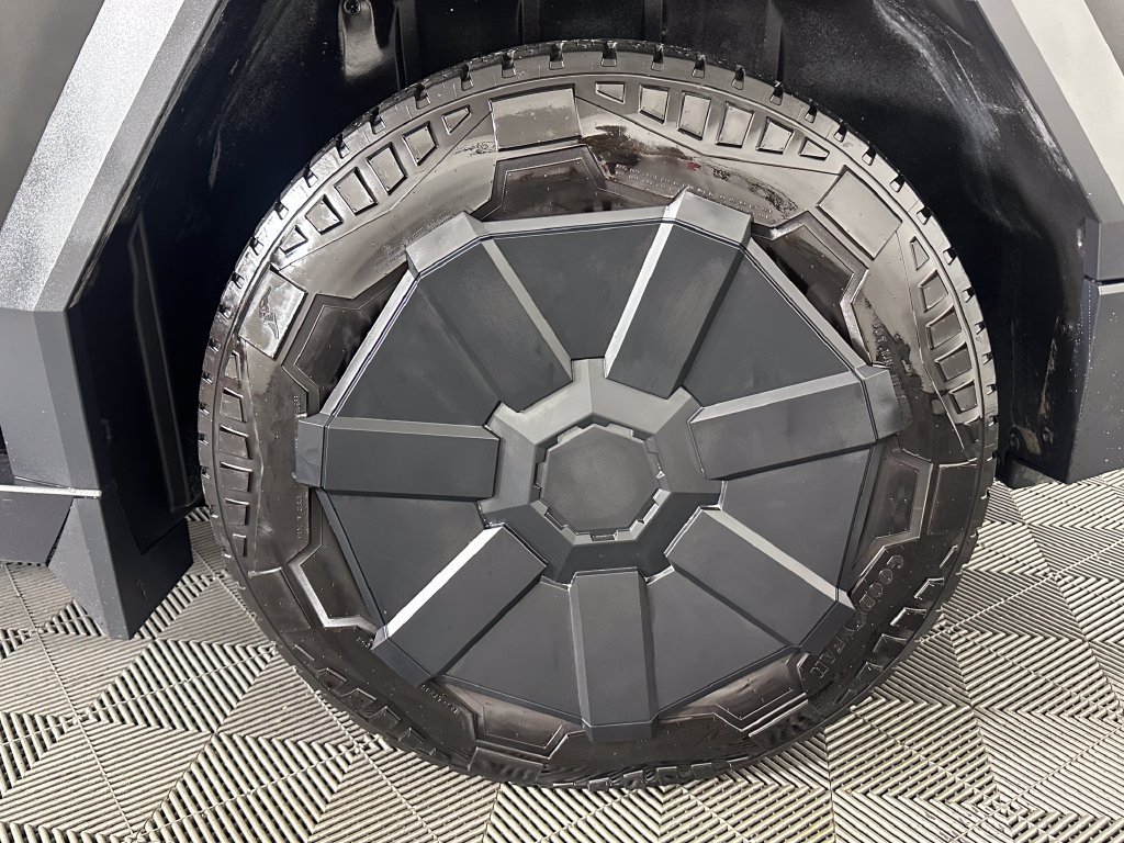 Used 2024 Tesla Cybertruck Cyberbeast AWD/4WD image 15