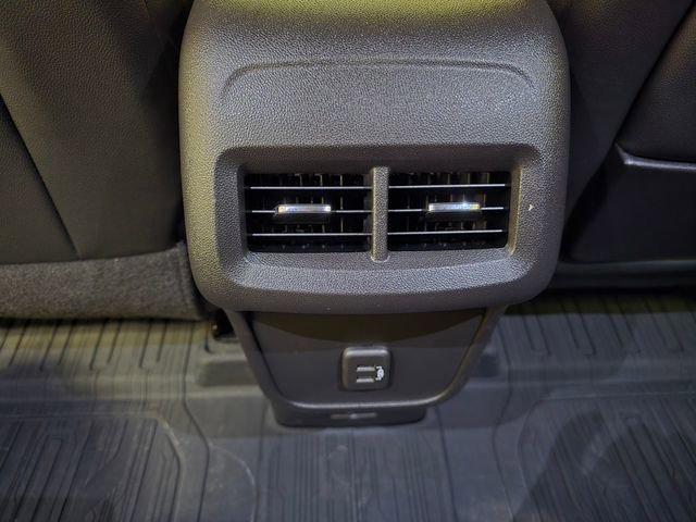 Used 2023 GMC Terrain SLT w/ Elevation Edition image 31