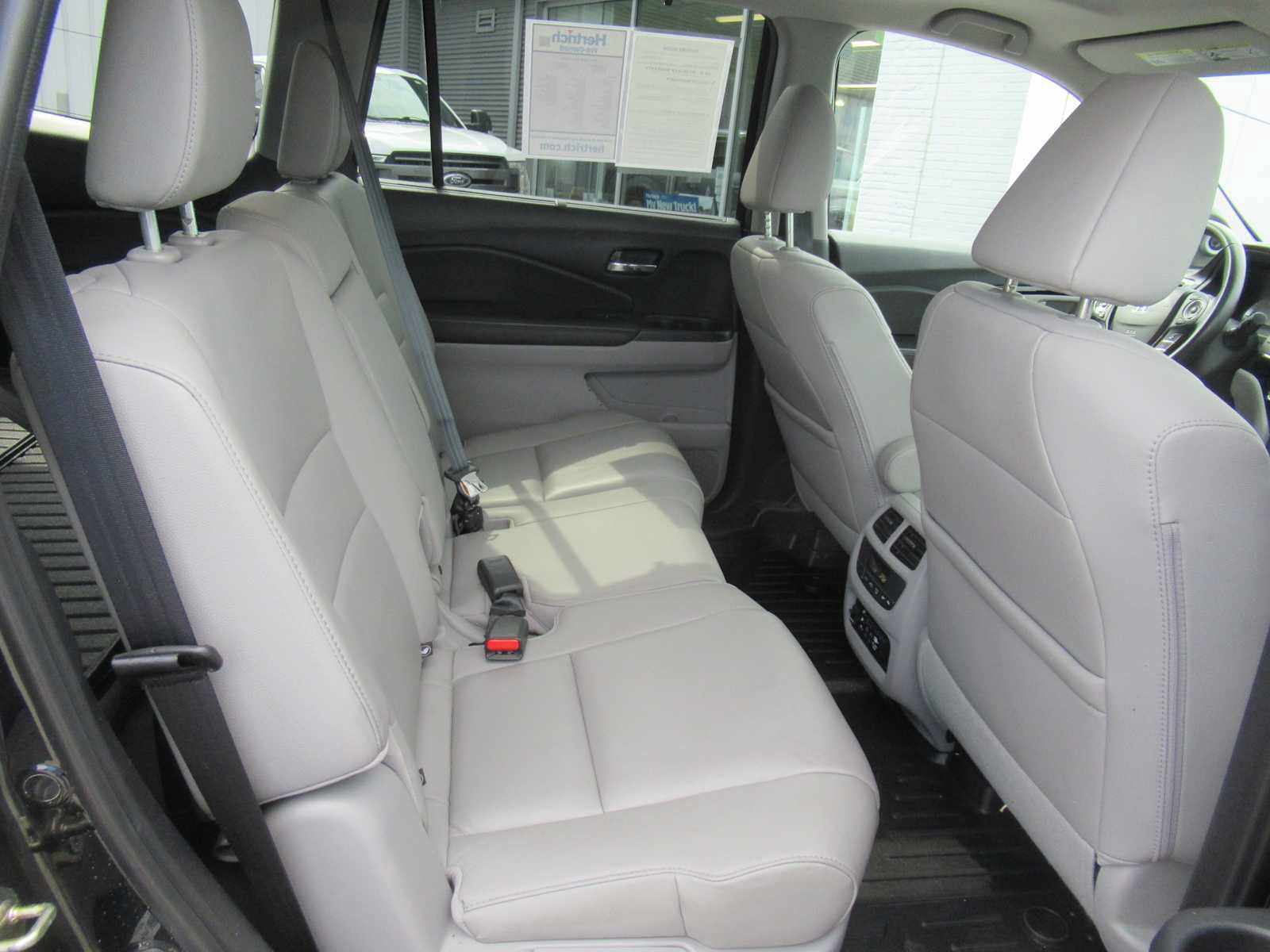 Used 2016 Honda Pilot Touring image 17