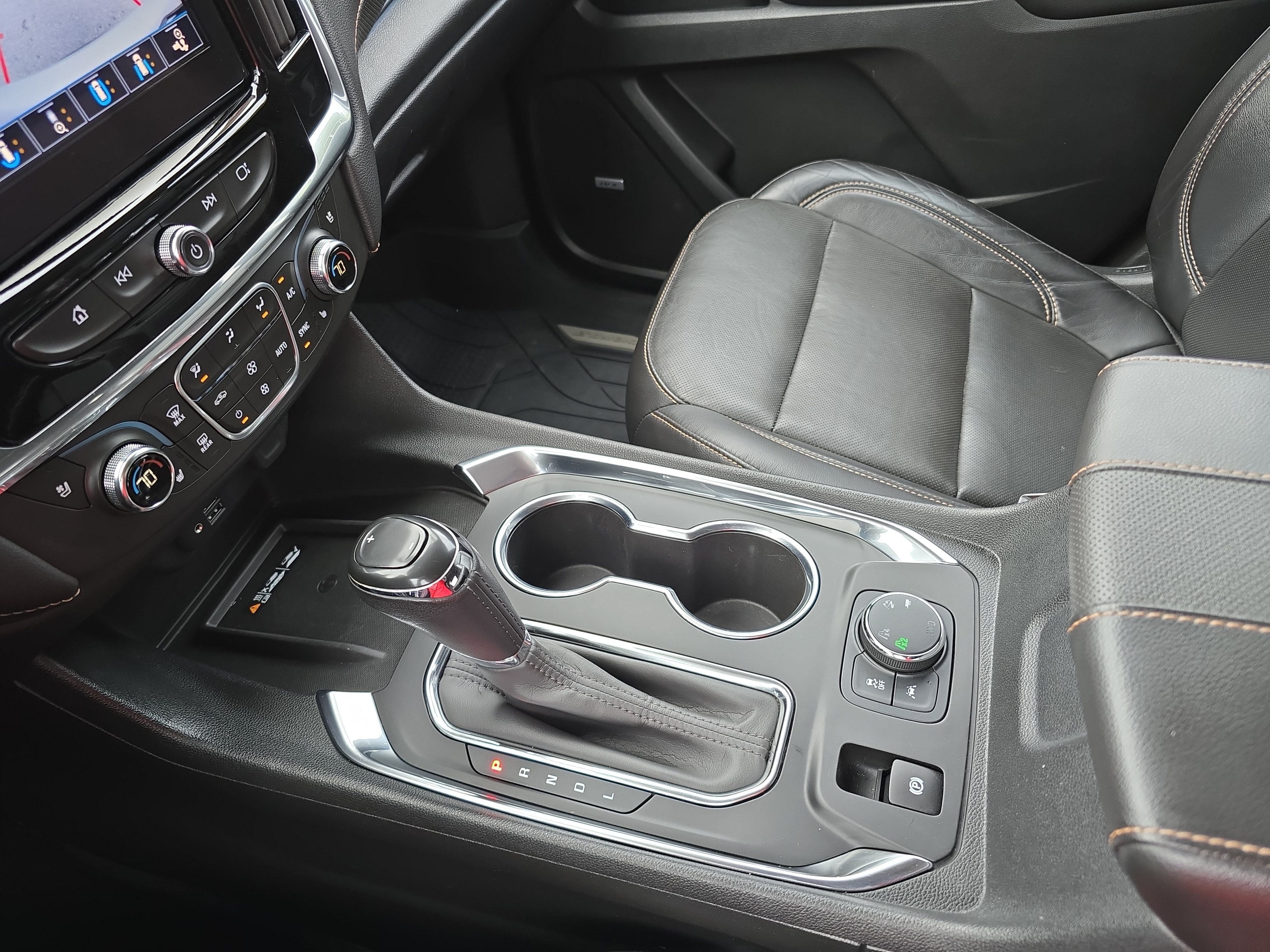 Used 2020 Chevrolet Traverse Premier w/ Redline Edition AWD/4WD image 27