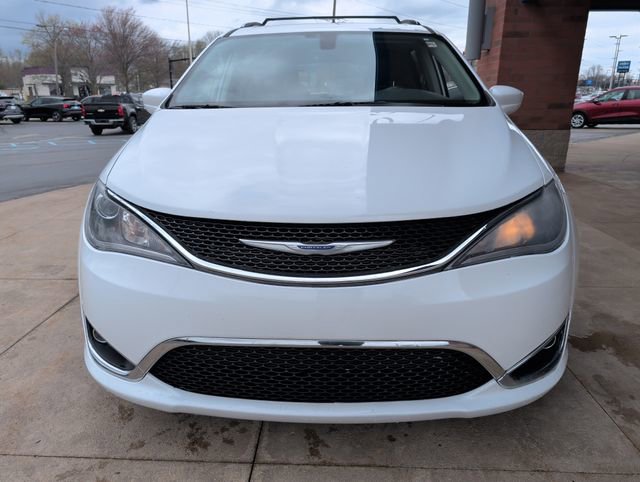 Used 2019 Chrysler Pacifica Touring-L image 10