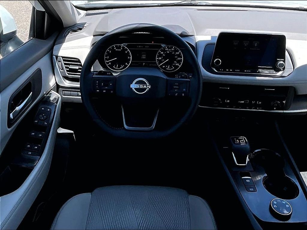 Used 2025 Nissan Rogue SV AWD/4WD image 17