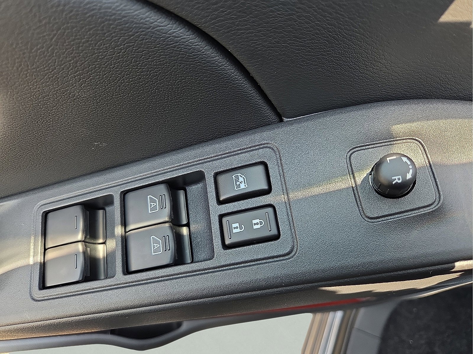 New 2026 Nissan Frontier PRO-4X w/ Pro-4x Convenience Package image 15