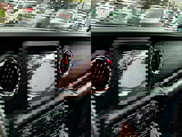 Used 2020 Jeep Wrangler Unlimited Sahara image 21