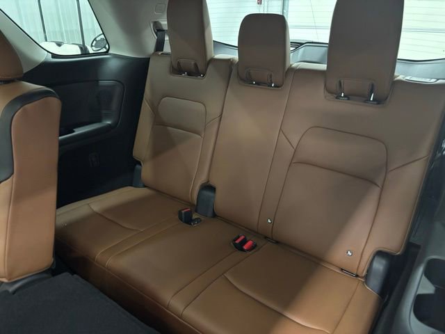 Used 2025 Nissan Pathfinder Platinum w/ Cargo Package image 11