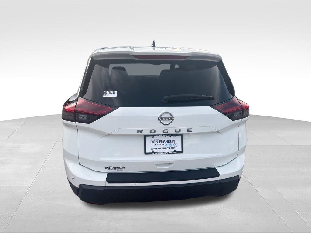 Used 2024 Nissan Rogue S FWD image 4