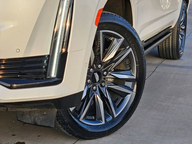 Certified 2022 Cadillac Escalade ESV Sport Platinum w/ Heavy-Duty Trailer Package image 8