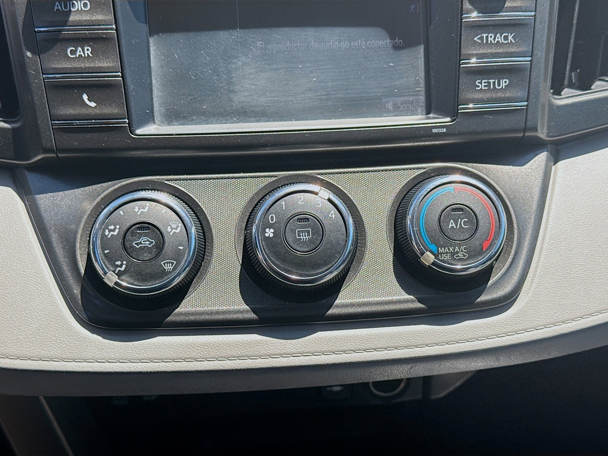 Used 2015 Toyota RAV4 LE FWD image 14