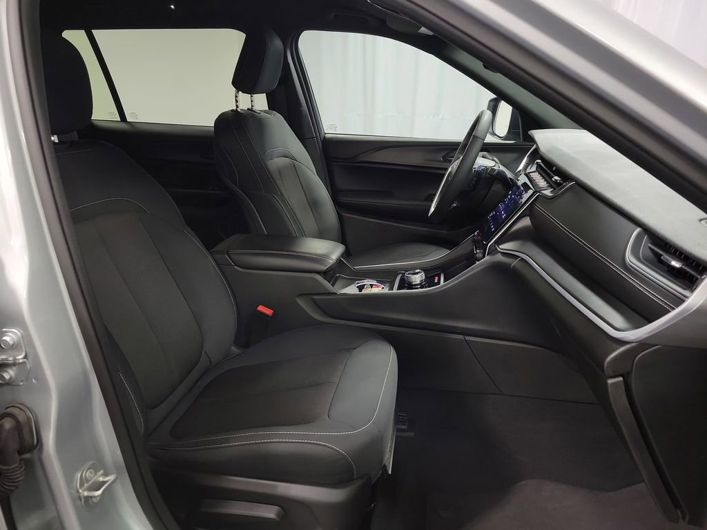 Used 2024 Jeep Grand Cherokee L Laredo w/ Luxury Tech Group I image 27