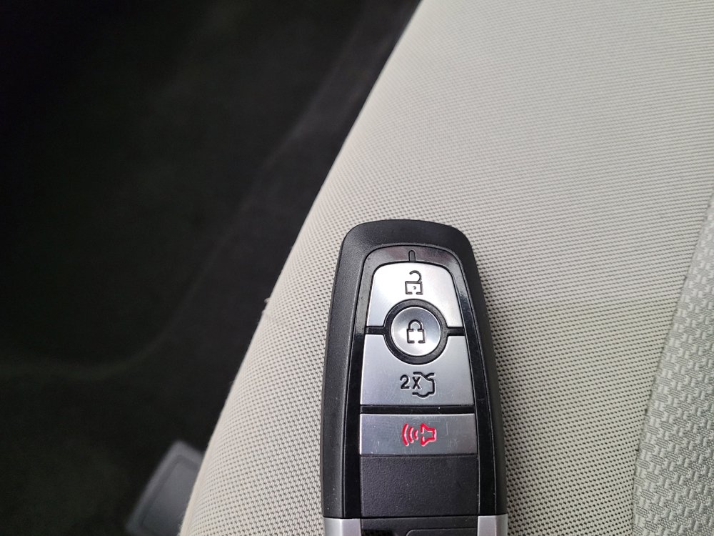 Used 2020 Ford Fusion SE FWD image 32