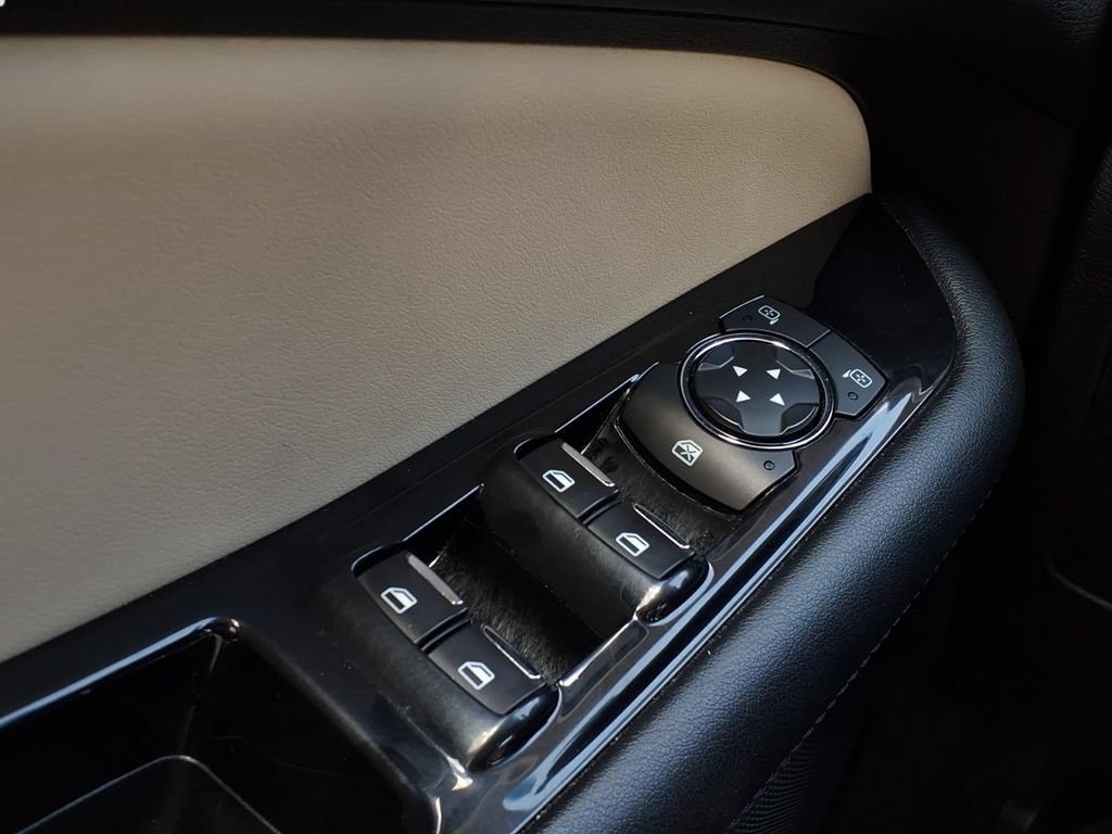 Used 2018 Ford Edge SEL w/ Equipment Group 201A FWD image 19