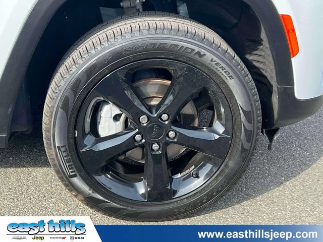 Certified 2024 Jeep Grand Cherokee Limited w/ Black Appearance Package AWD/4WD image 10