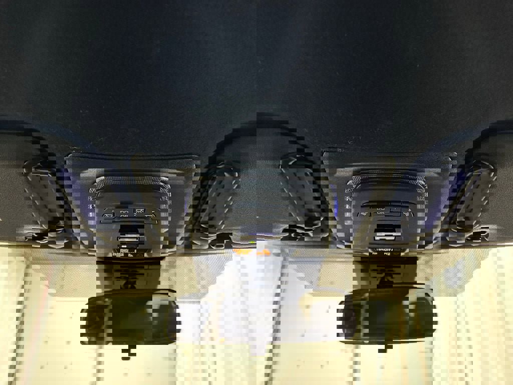 Used 2025 Toyota Corolla SE image 41