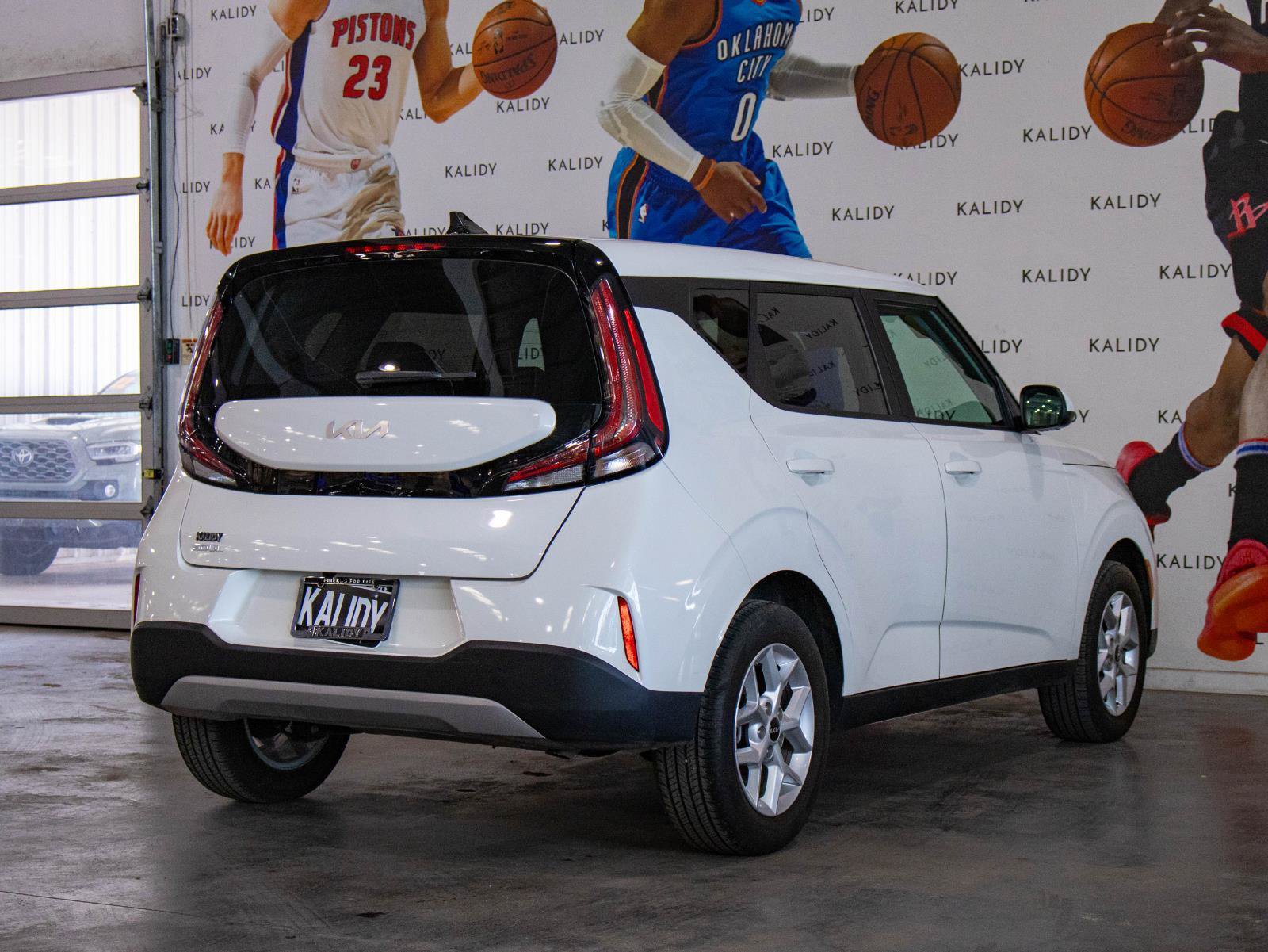 Used 2025 Kia Soul LX w/ LX Technology Package FWD image 24