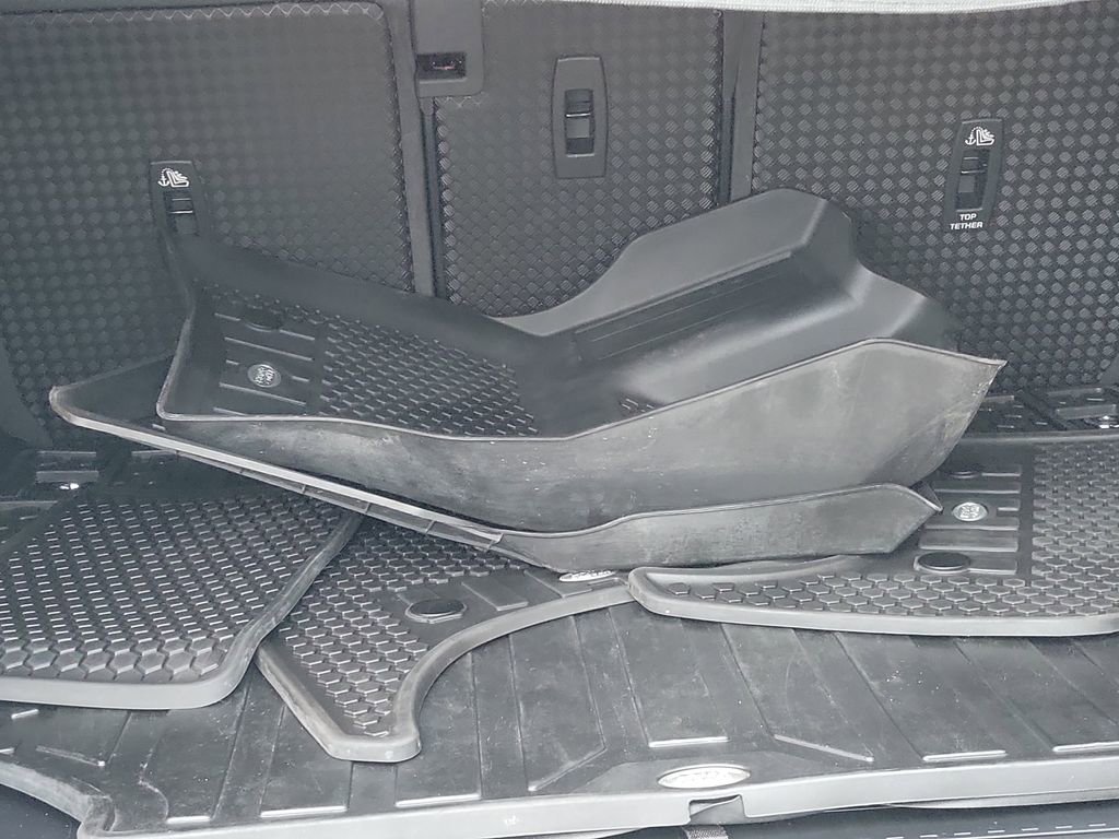 Used 2021 Land Rover Defender 110 SE image 34