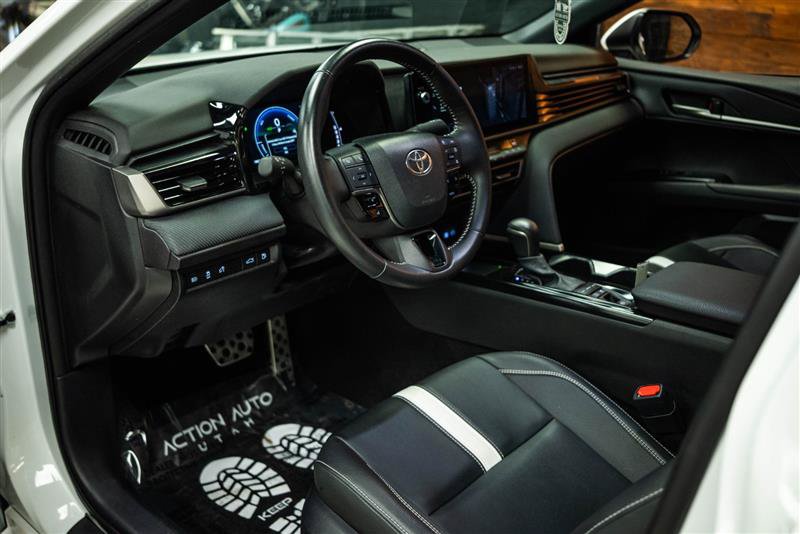 Used 2025 Toyota Camry SE w/ Multimedia Upgrade Package FWD image 8