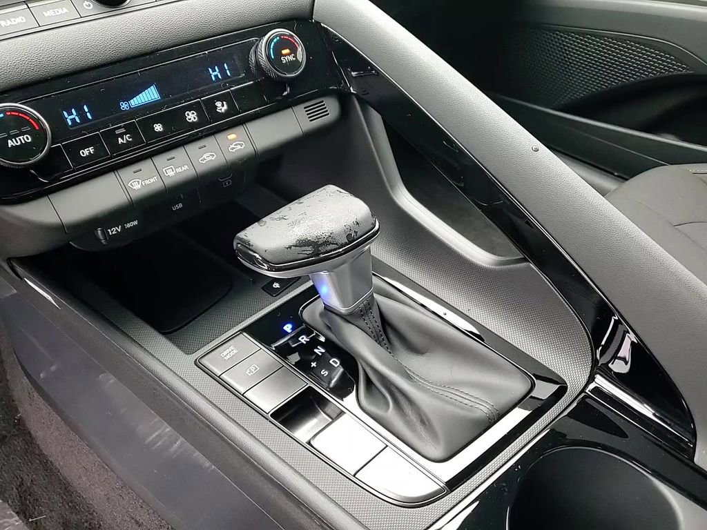 Used 2025 Hyundai Elantra SEL w/ Cargo Package image 21