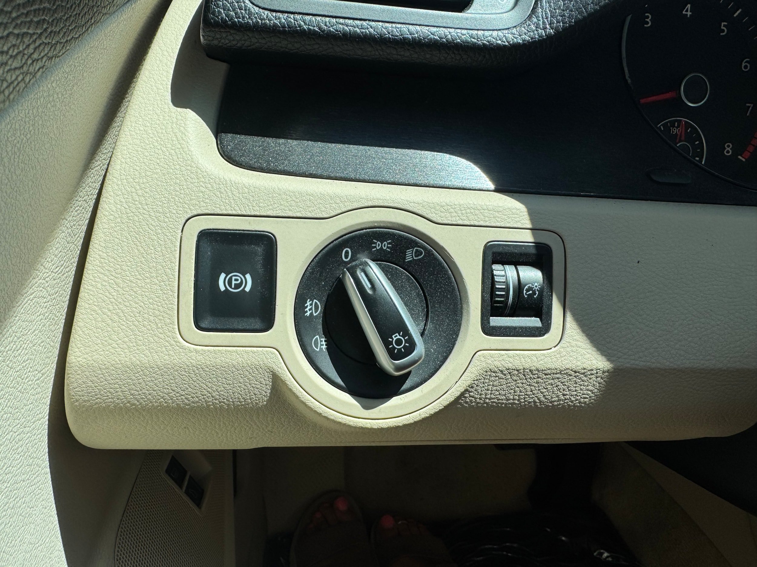 Used 2010 Volkswagen Passat Komfort FWD image 10