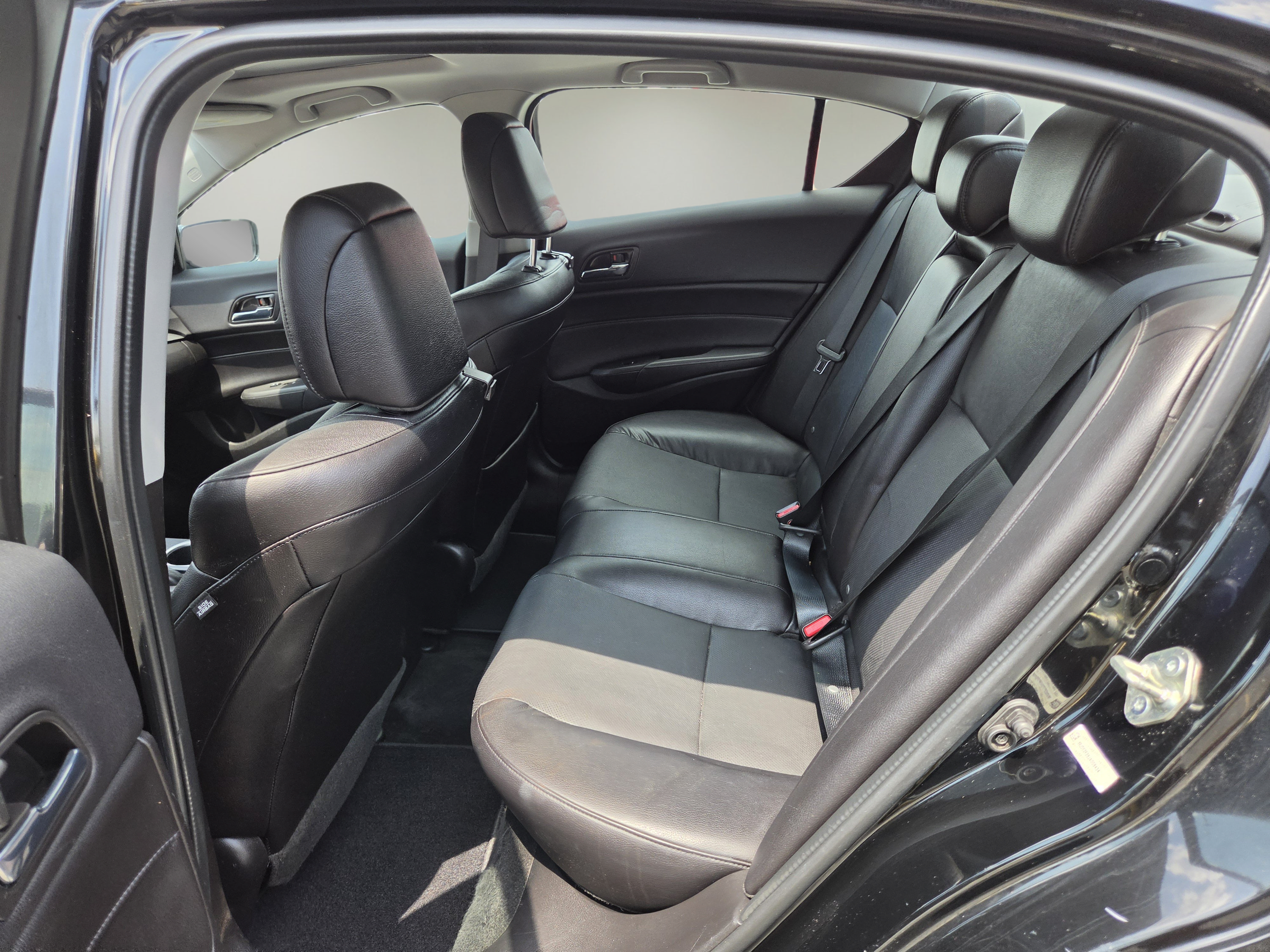 Used 2018 Acura ILX w/ Technology Plus Package FWD image 11