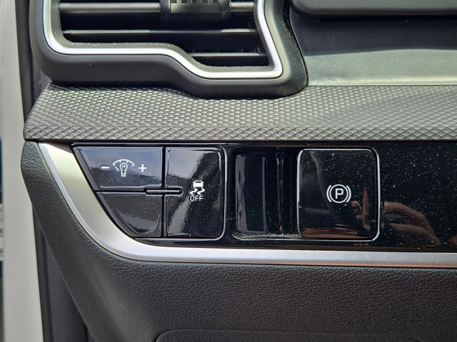 Certified 2025 Kia Sportage LX AWD/4WD image 22