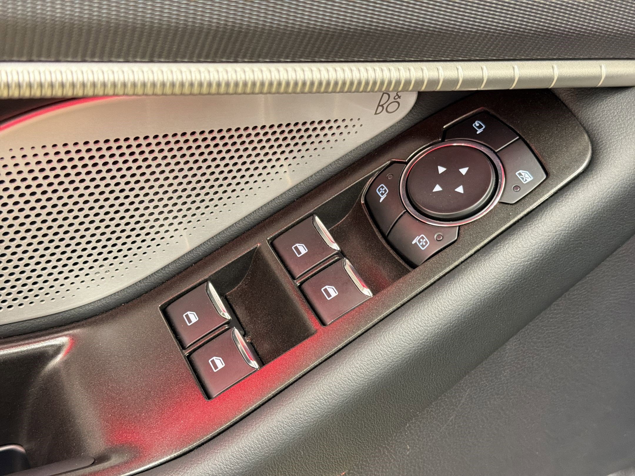 Used 2025 Ford Explorer ST image 18