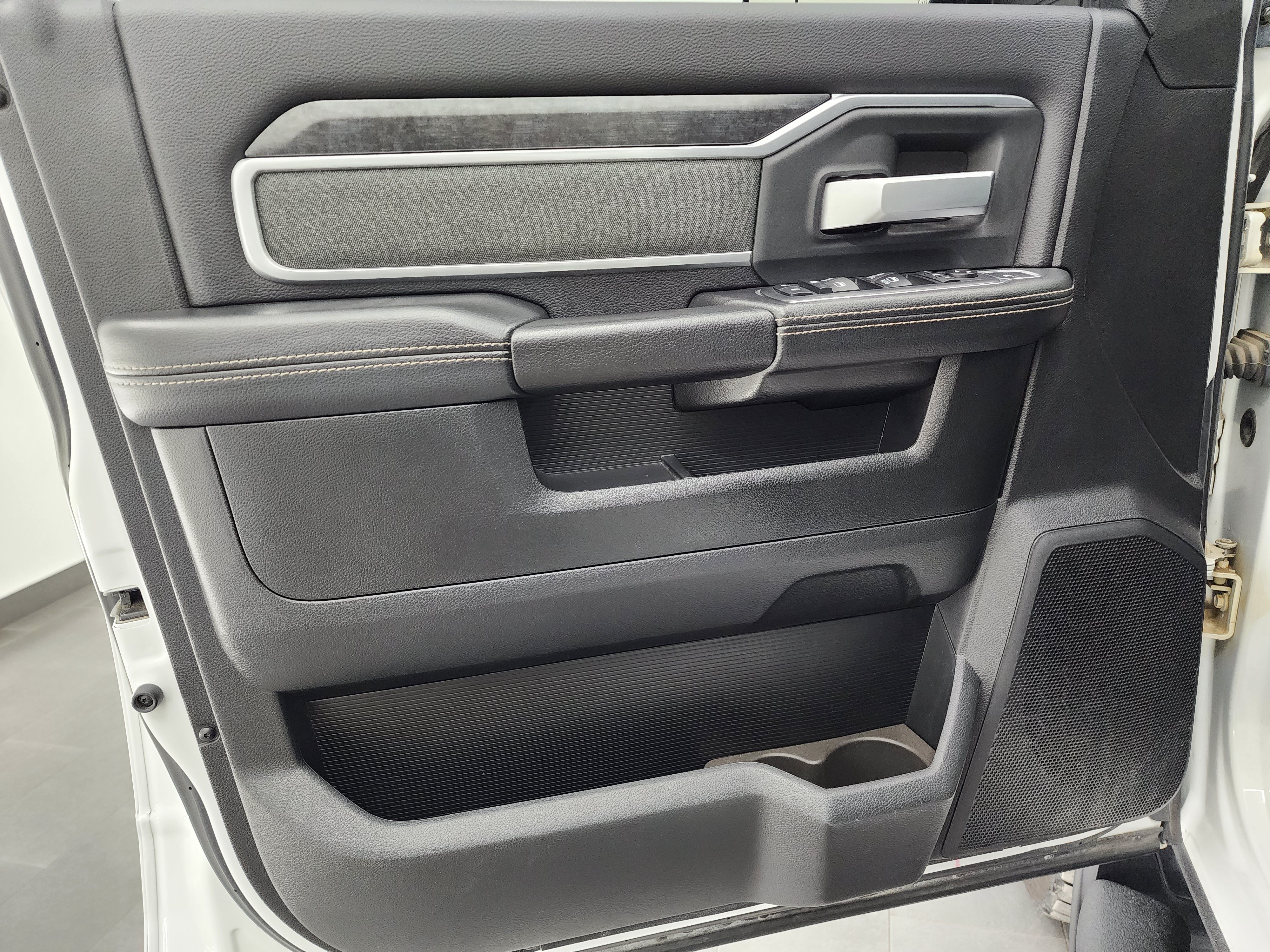 Used 2020 RAM 2500 Big Horn w/ Night Edition AWD/4WD image 43