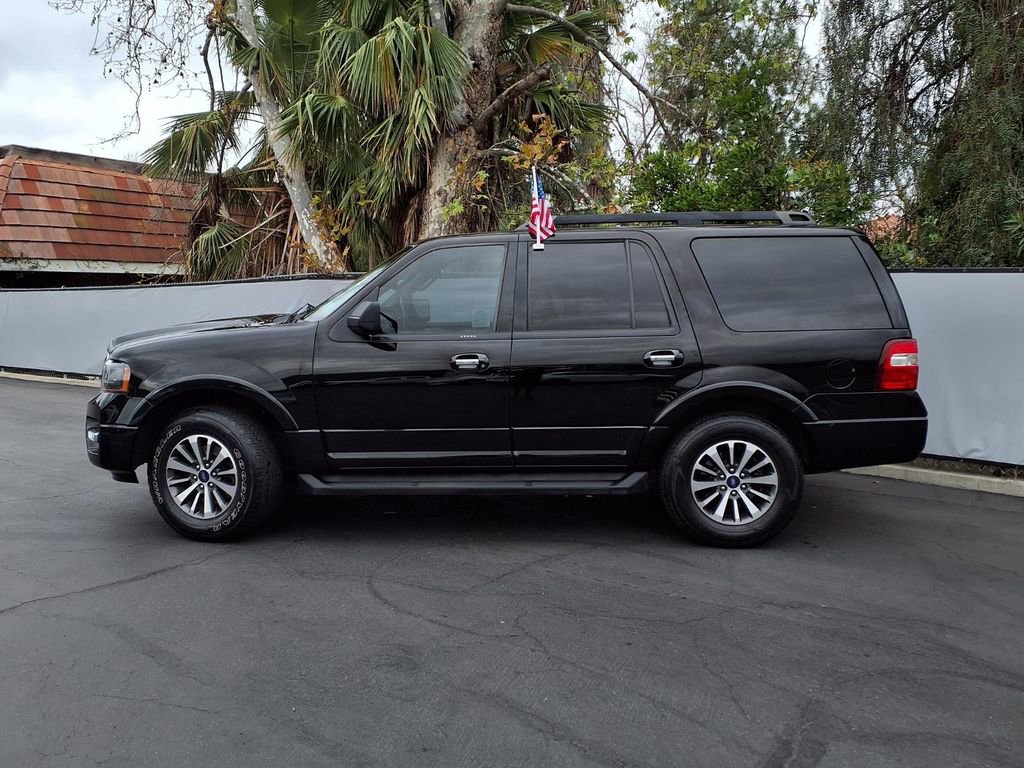 Used 2017 Ford Expedition XLT image 3