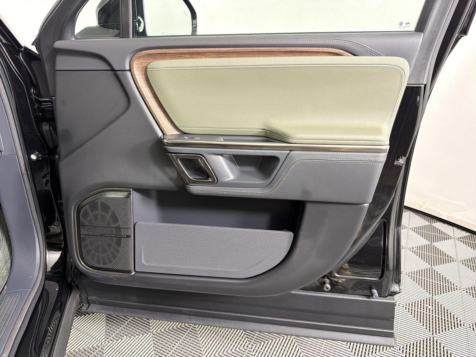 Used 2022 Rivian R1T Adventure AWD/4WD image 12