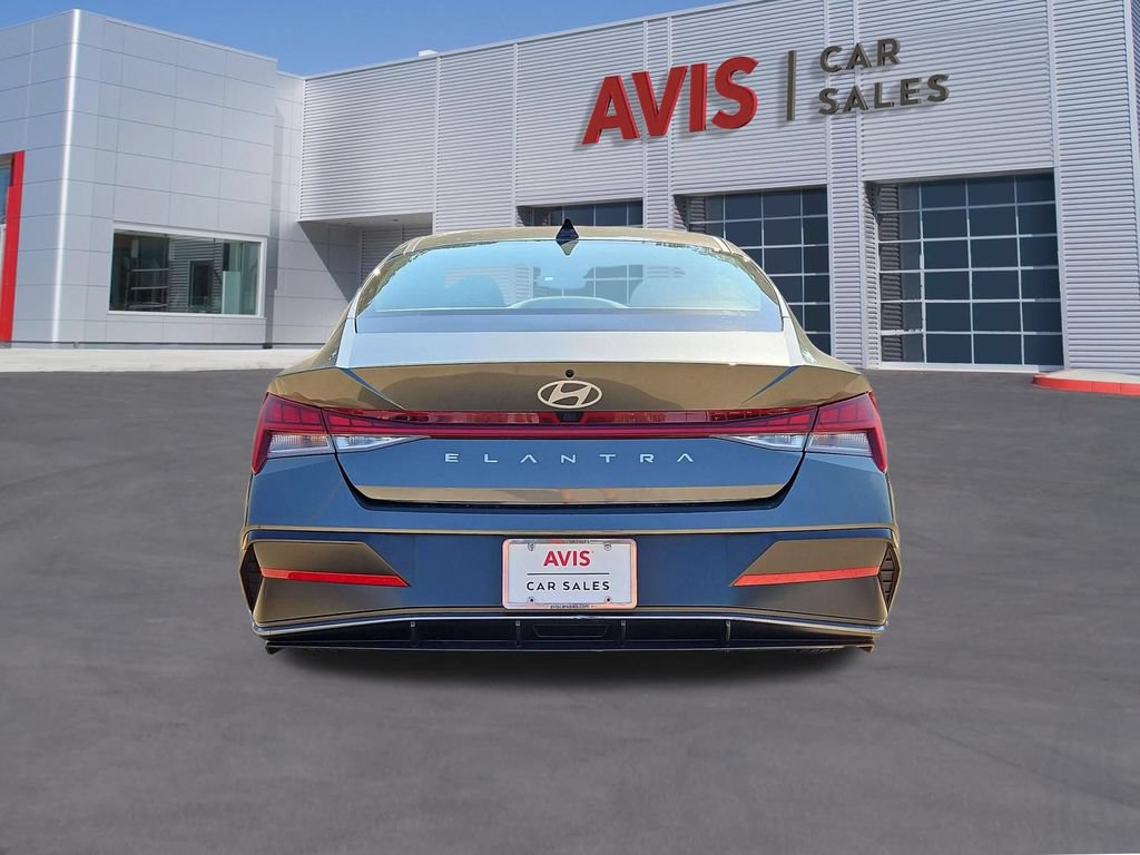 Used 2025 Hyundai Elantra SEL FWD image 7